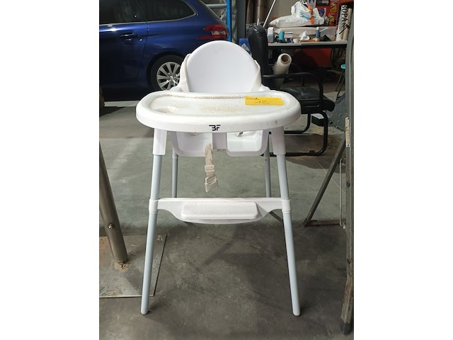 Lot 12 - pvc kinderstoel - afbeelding 2 van  3