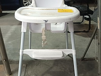 Lot 12 - pvc kinderstoel - afbeelding 2 van  3