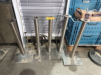 Lot 12 - rvs parasolvoet. 5 stuks - afbeelding 2 van  3