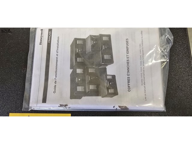 Lot 12 - safe koffer honeywell met sleutel en brabantia - afbeelding 3 van  4