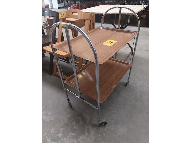 Lot 12 - serveerkar - afbeelding 2 van  3