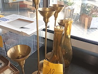 Lot 12 - vazen en kaarsenhouders. 7 stuks - afbeelding 1 van  2