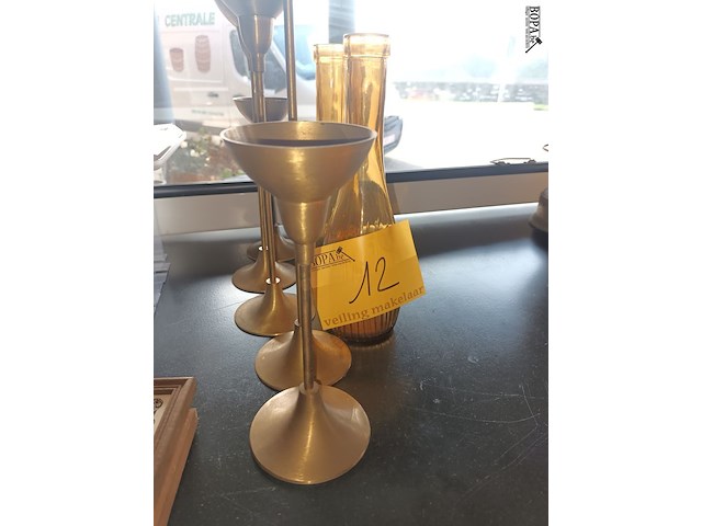 Lot 12 - vazen en kaarsenhouders. 7 stuks - afbeelding 2 van  2