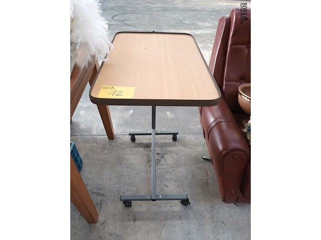 Lot 12 - verrijdbare bedtafel - afbeelding 1 van  3
