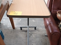 Lot 12 - verrijdbare bedtafel
