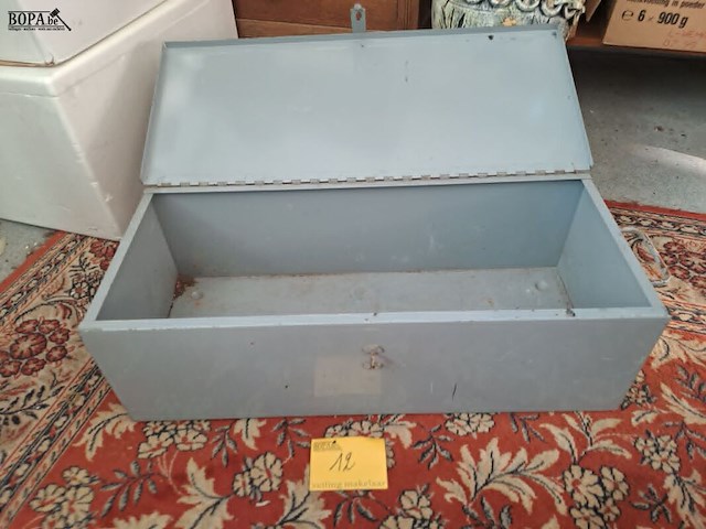 Lot 12 - vintage metalen opbergkoffer grijs - afbeelding 2 van  3
