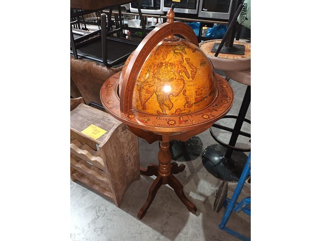 Lot 12 - wijnrek en wereldbol bar - afbeelding 3 van  4