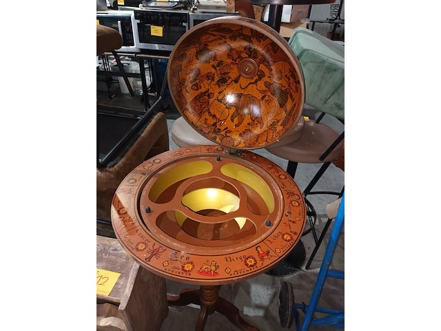 Lot 12 - wijnrek en wereldbol bar - afbeelding 4 van  4