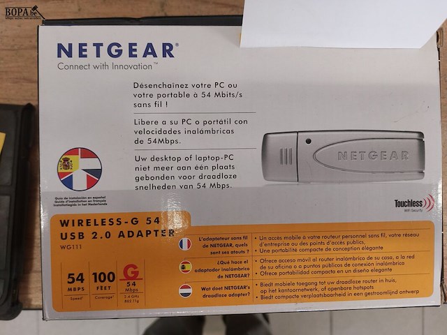 Lot 12 - wireless adapter en ethernet desktop switch - afbeelding 1 van  4