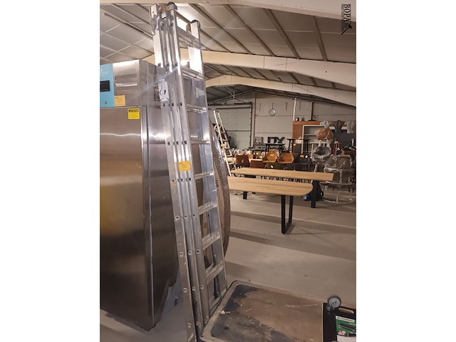 Lot 120 - aluminium uitschuifbare ladder - afbeelding 1 van  3