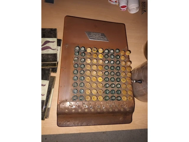 Lot 120 - antieke comptometer - afbeelding 1 van  4