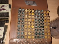 Lot 120 - antieke comptometer