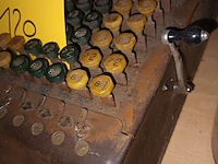 Lot 120 - antieke comptometer - afbeelding 3 van  4