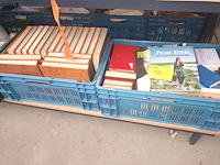 Lot 120 - boeken. 2 bakken - afbeelding 2 van  4