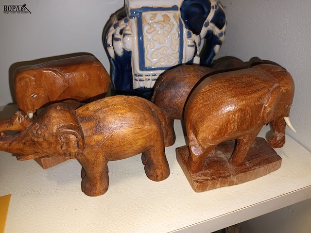 Lot 120 - decoratieve olifanten. 5 stuks - afbeelding 2 van  4