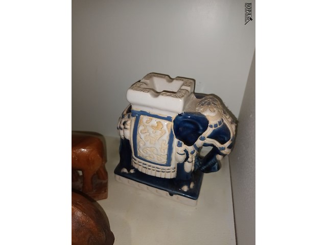 Lot 120 - decoratieve olifanten. 5 stuks - afbeelding 3 van  4