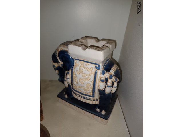 Lot 120 - decoratieve olifanten. 5 stuks - afbeelding 4 van  4