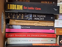 Lot 120 - doos met boeken ong 25 stuks - afbeelding 2 van  3