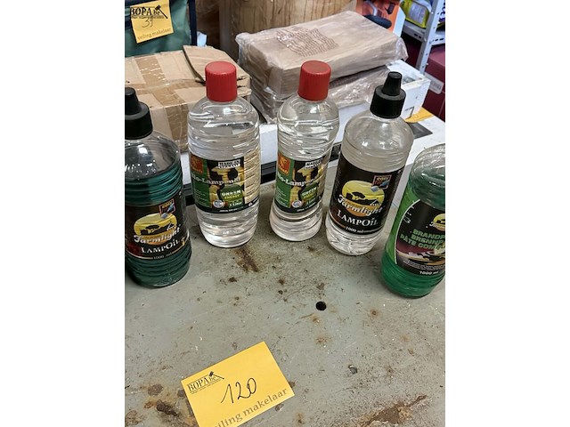 Lot 120 - fakkels 3 stuks + lampenolie en pasta 5 flessen - afbeelding 2 van  2