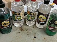 Lot 120 - fakkels 3 stuks + lampenolie en pasta 5 flessen - afbeelding 2 van  2