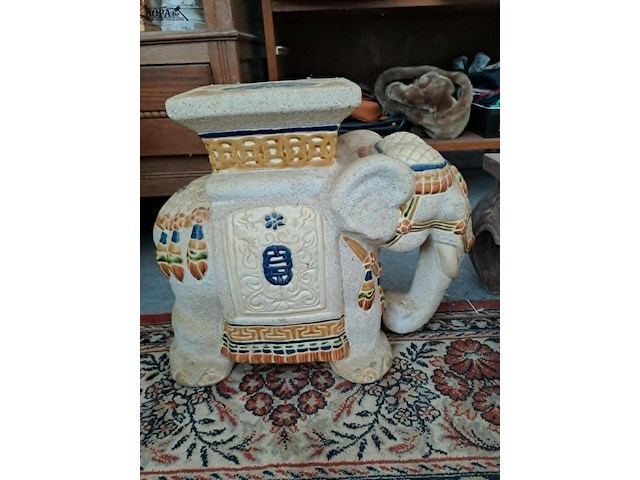 Lot 120 - geglazuurde keramische olifant aziatische stijl en bijhorend - afbeelding 3 van  3