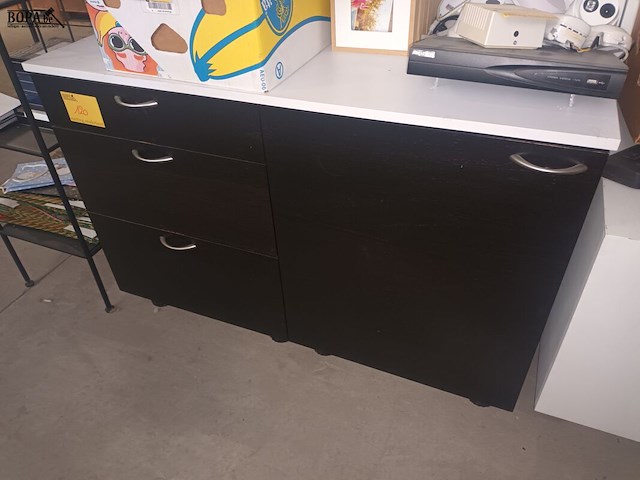 Lot 120 - kast met lades en deur - afbeelding 2 van  4