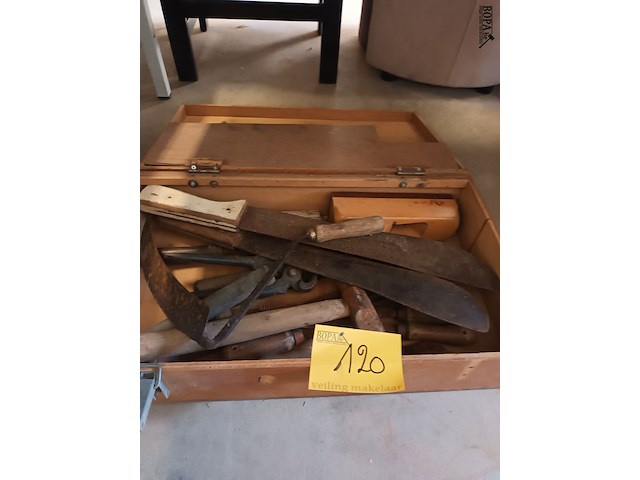 Lot 120 - koffer met oud gereedschap. 18 stuks - afbeelding 1 van  4