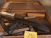 Lot 120 - koffer met oud gereedschap. 18 stuks - afbeelding 1 van  4