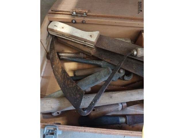 Lot 120 - koffer met oud gereedschap. 18 stuks - afbeelding 2 van  4