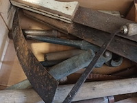 Lot 120 - koffer met oud gereedschap. 18 stuks - afbeelding 2 van  4