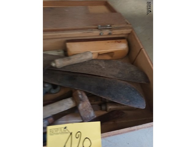 Lot 120 - koffer met oud gereedschap. 18 stuks - afbeelding 3 van  4