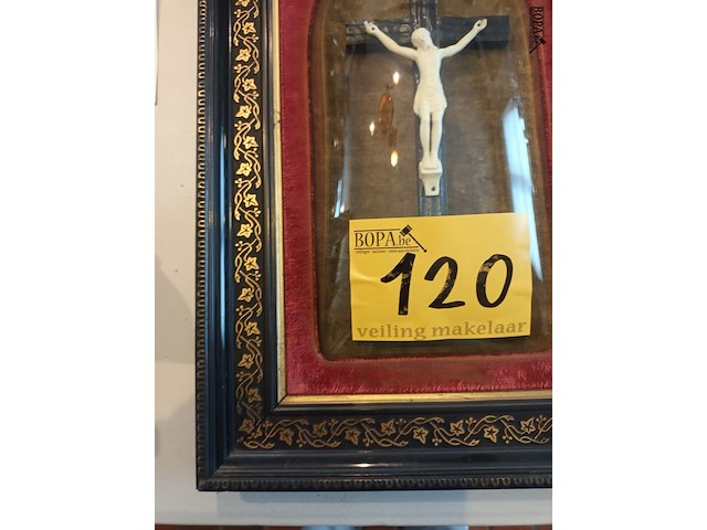 Lot 120 - kruisbeeld in kader - afbeelding 2 van  4