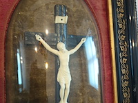Lot 120 - kruisbeeld in kader - afbeelding 3 van  4