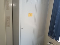 Lot 120 - metalen lockerkast - afbeelding 1 van  3