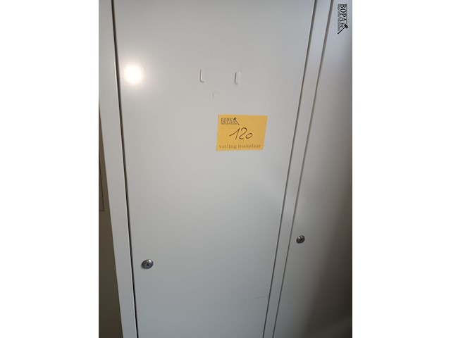 Lot 120 - metalen lockerkast - afbeelding 3 van  3