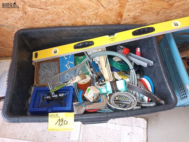 Lot 120 - pvc kuip met gereedschap - afbeelding 1 van  6