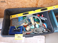 Lot 120 - pvc kuip met gereedschap - afbeelding 1 van  6