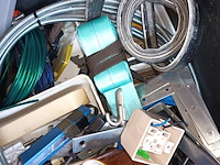 Lot 120 - pvc kuip met gereedschap - afbeelding 3 van  6