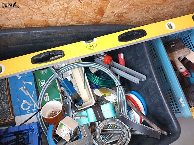 Lot 120 - pvc kuip met gereedschap - afbeelding 4 van  6