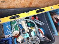 Lot 120 - pvc kuip met gereedschap - afbeelding 4 van  6