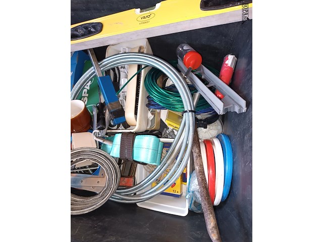 Lot 120 - pvc kuip met gereedschap - afbeelding 5 van  6