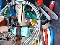 Lot 120 - pvc kuip met gereedschap - afbeelding 5 van  6