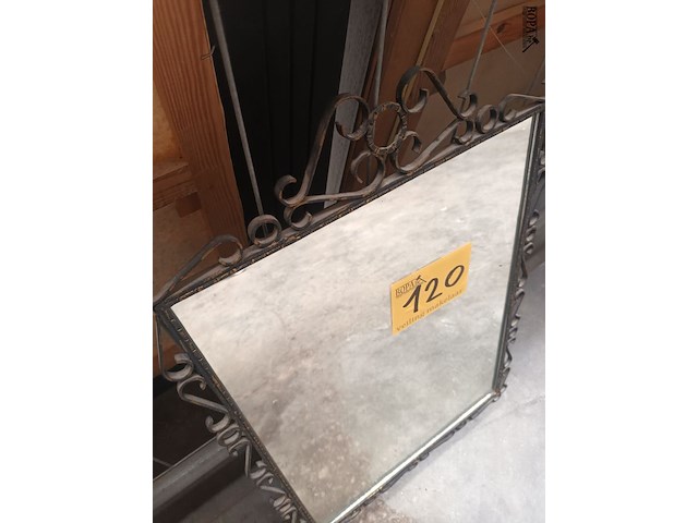 Lot 120 - spiegel met metalen lijst - afbeelding 2 van  3