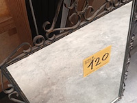 Lot 120 - spiegel met metalen lijst - afbeelding 2 van  3