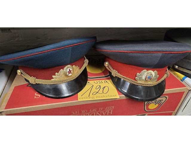 Lot 120 - ussr 2 kepies - afbeelding 1 van  4