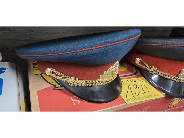 Lot 120 - ussr 2 kepies - afbeelding 2 van  4