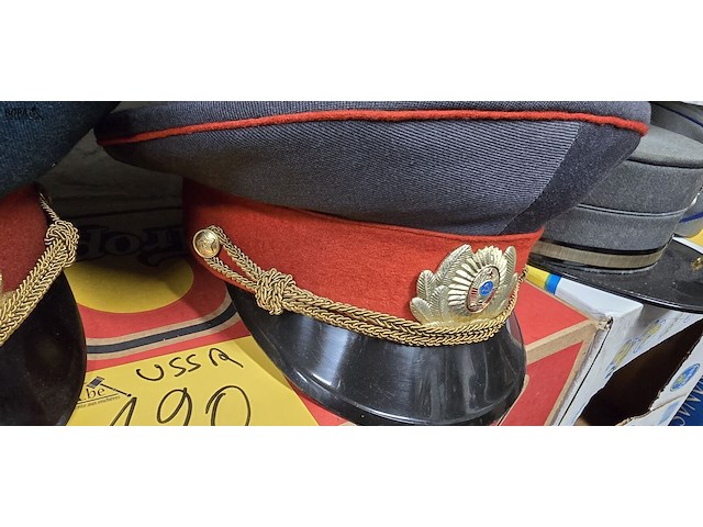 Lot 120 - ussr 2 kepies - afbeelding 4 van  4