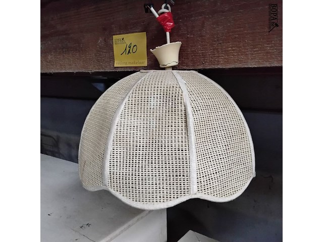 Lot 120 - vintage rotan hanglamp in koepelvorm - afbeelding 1 van  3