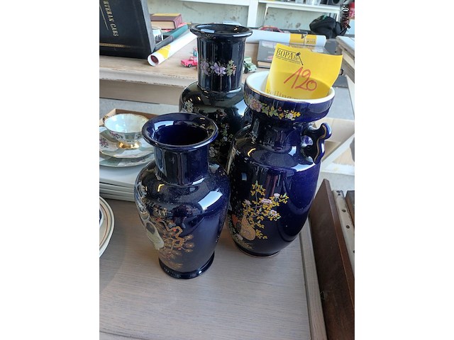 Lot 120 - vintage vazen. 3 stuks - afbeelding 1 van  4