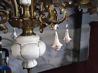 Lot 121 - antieken kroonluchter - brons & keramiek - afbeelding 3 van  5